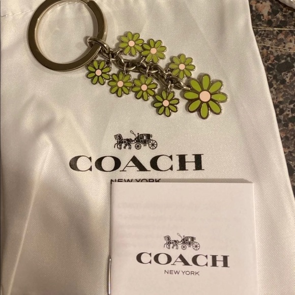 COACH VERY RARE NEW DAISY KEYCHAIN - Picture 4 of 6